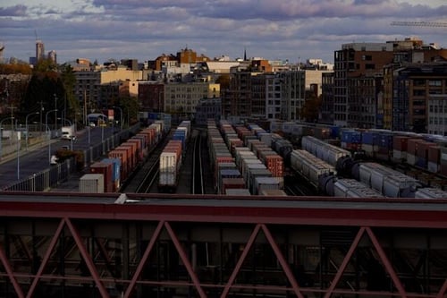 When Hub-and-Spoke Lowers Costs: A Guide for Shippers