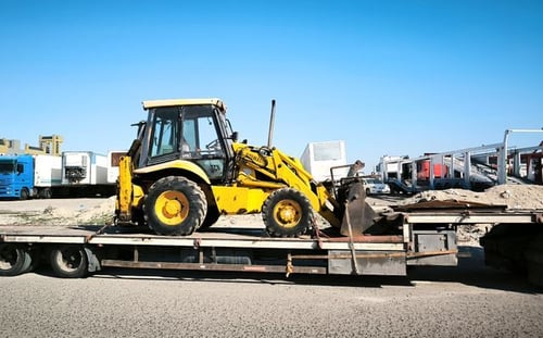 What Is a Step Deck Trailer and When Is It Used?